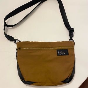 NWOT Lululemon Crossbody Purse